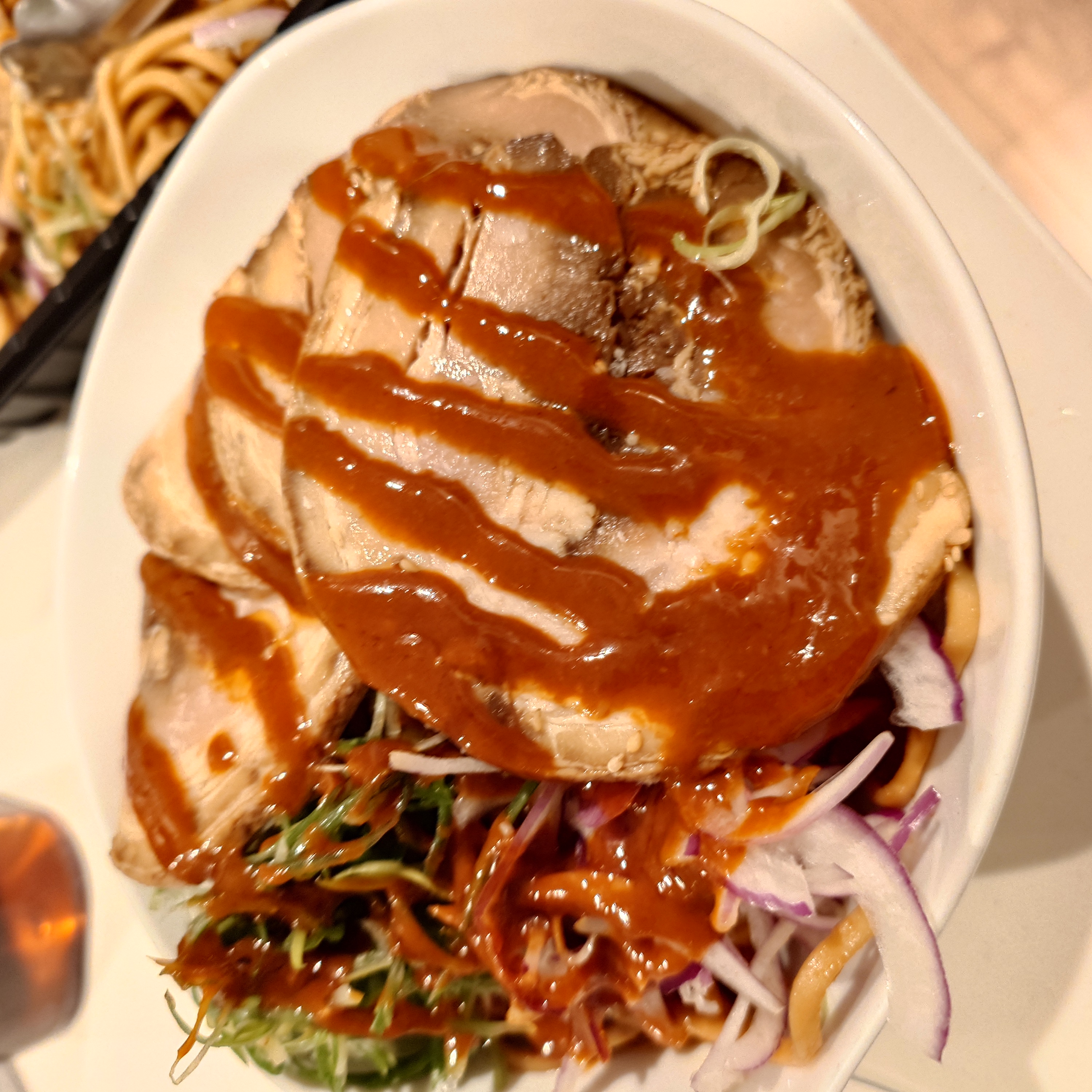 ピリ辛、麺モチモチ | 味噌とんこつ油そば | SocToc (ソックトック