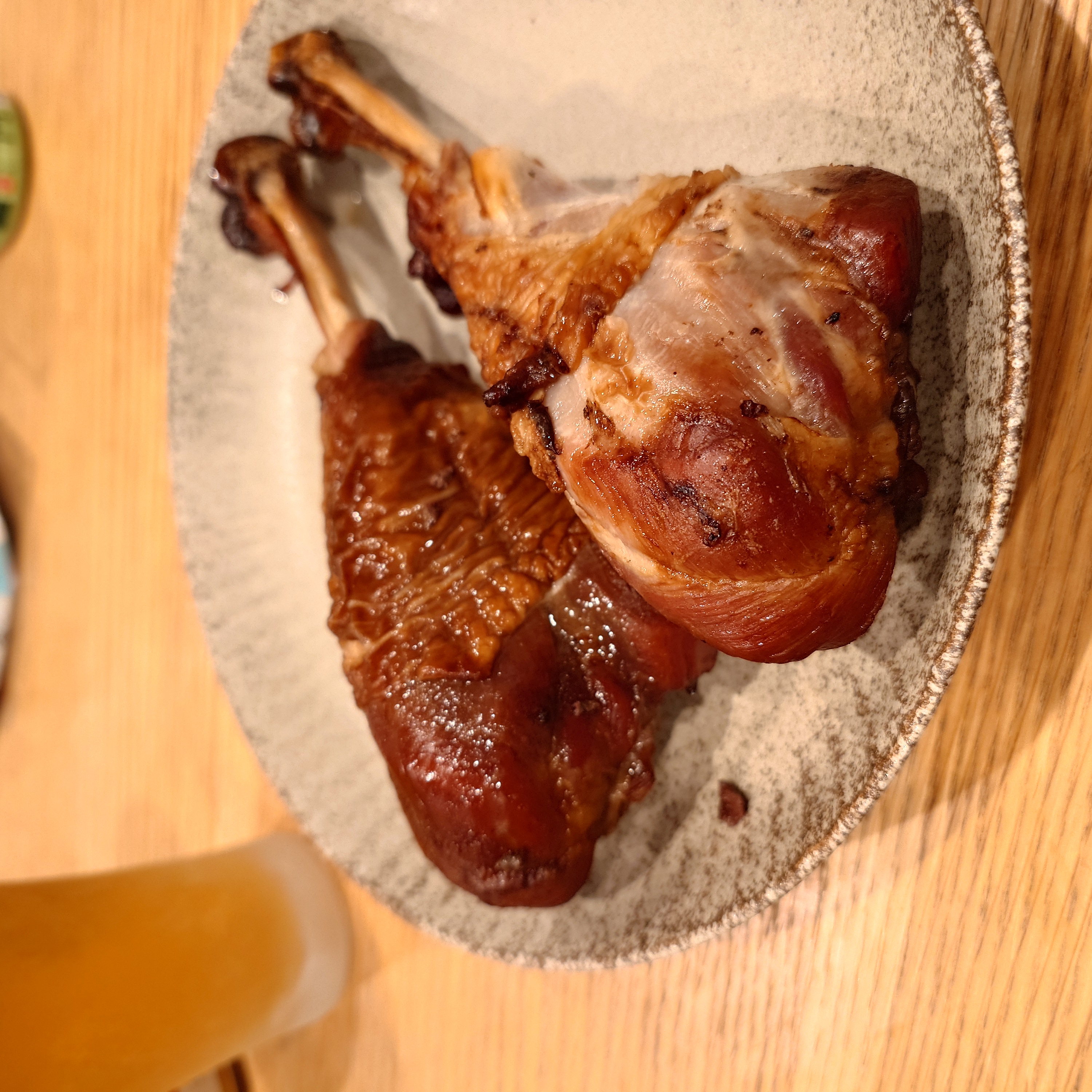 レビュー「燻製の香りが強くて肉質しっとり」に添付された1枚目の画像